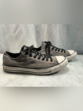 CONVERSE ALLSTAR LOW TOP CHUCK TAYLOR SIZE 9